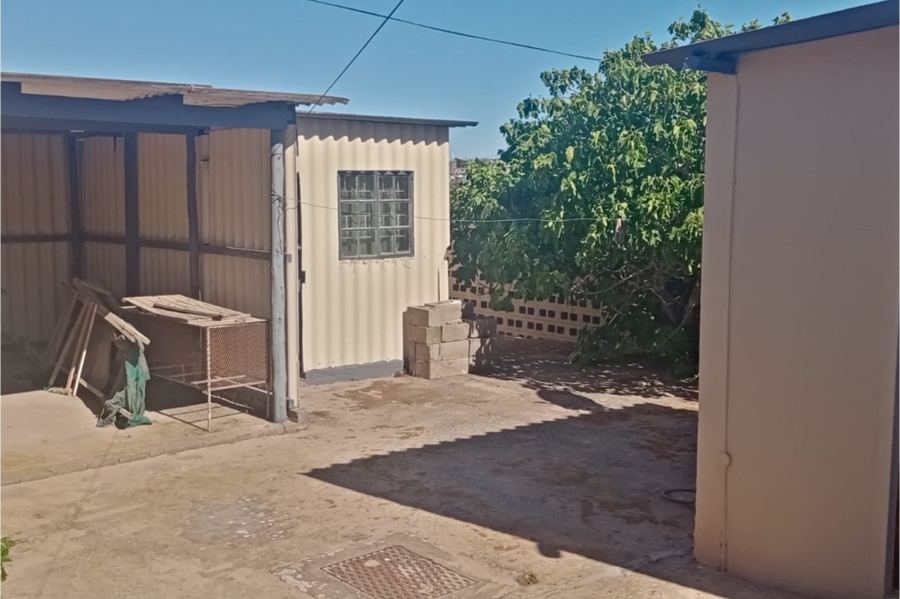 2 Bedroom Property for Sale in Louwville Western Cape